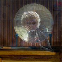 ss_self-portrait_reflecting_on_round